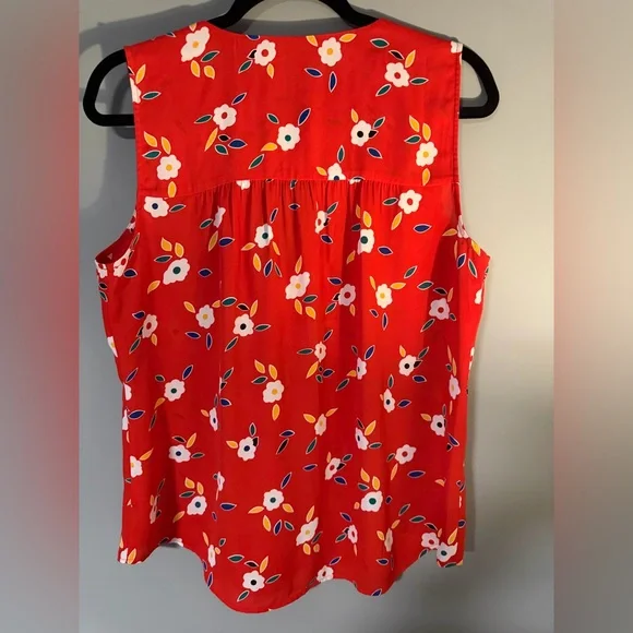 CAbi Vibrant Red Floral Sleeveless Blouse with Tie Front Detail. V-neck. Size M. - Picture 6 of 6